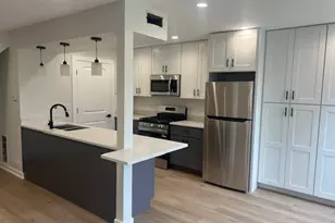 1085 Cove Dr, Prospect Heights, IL 60070 - Photo 14