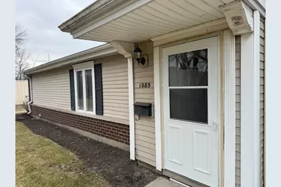 1085 Cove Drive, Prospect Heights, IL 60070 - Photo 2