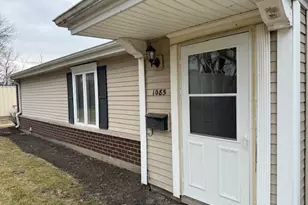 1085 Cove Dr, Prospect Heights, IL 60070 - Photo 2
