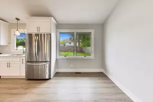 1101 Oakwood Dr, Westmont, IL 60559 - Photo 6