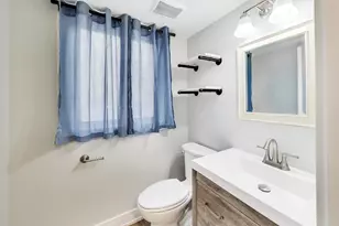 1101 Oakwood Dr, Westmont, IL 60559 - Photo 16