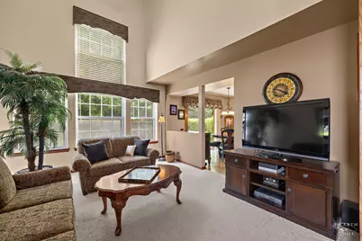723 Silk Oak Lane, Crystal Lake, IL 60014 - Photo 2