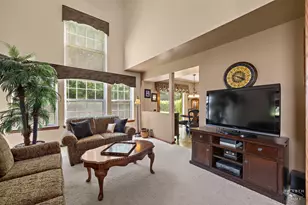 723 Silk Oak Ln, Crystal Lake, IL 60014 - Photo 2