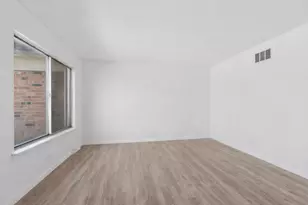 2033 Lioncrest Dr, Richton Park, IL 60471 - Photo 2