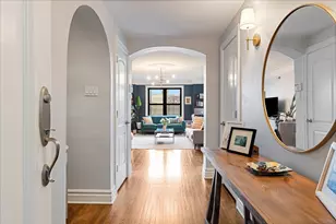 433 W Briar Pl, Chicago, IL 60657 - Photo 2