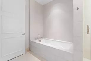 118 E Erie St, Chicago, IL 60611 - Photo 22