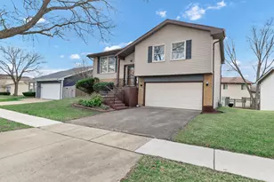 [Address not provided], Hoffman Estates, IL 60169 - Photo 2