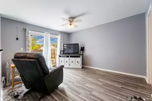 970 Camden Ln, Aurora, IL 60504 - Photo 10