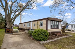 5 Hickory Ln, Sandwich, IL 60548 - Photo 1