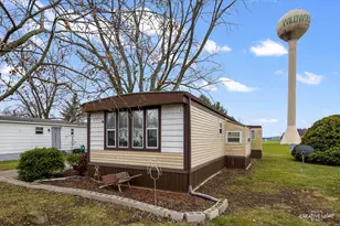 5 Hickory Ln, Sandwich, IL 60548 - Photo 2