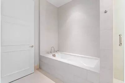 118 E Erie Street #18B, Chicago, IL 60611 - Photo 22