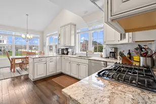 1265 Falcon Ridge Dr, Elgin, IL 60124 - Photo 10