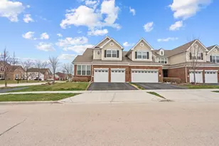 1265 Falcon Ridge Dr, Elgin, IL 60124 - Photo 2