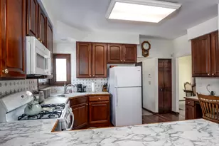 1351 Callen Ln, Des Plaines, IL 60016 - Photo 12