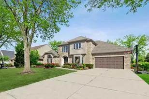 11602 Briarwood Ln, Burr Ridge, IL 60527 - Photo 2