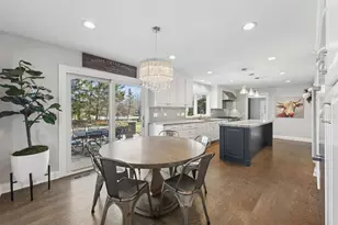 11602 Briarwood Ln, Burr Ridge, IL 60527 - Photo 12