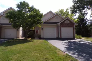 1053 Woodhill Ct, Elgin, IL 60120 - Photo 2