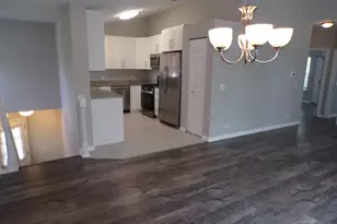 1053 Woodhill Ct, Elgin, IL 60120 - Photo 6