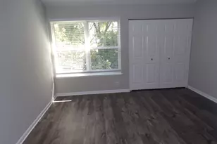 1053 Woodhill Ct, Elgin, IL 60120 - Photo 16