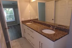 1053 Woodhill Ct, Elgin, IL 60120 - Photo 20