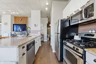 1122 W Catalpa Ave, Chicago, IL 60640 - Photo 6