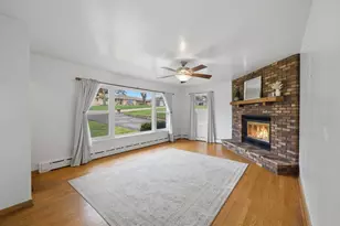 3718 Hillcrest Pl, Johnsburg, IL 60051 - Photo 2