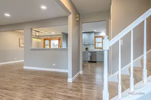 5195 Castaway Ln, Hoffman Estates, IL 60010 - Photo 4