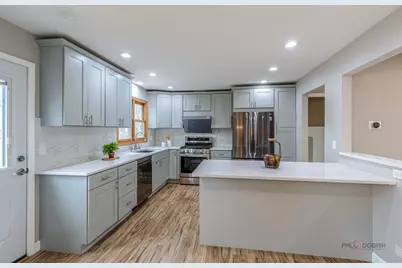 5195 Castaway Lane, Hoffman Estates, IL 60010 - Photo 10