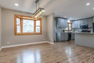 5195 Castaway Ln, Hoffman Estates, IL 60010 - Photo 8