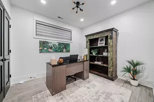 1107 W Chestnut St, Chicago, IL 60642 - Photo 22