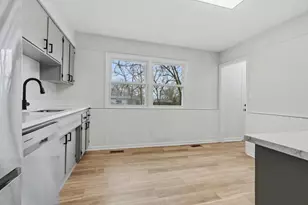 471 Woodlyn Dr, Aurora, IL 60505 - Photo 8