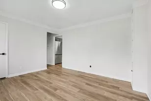 471 Woodlyn Dr, Aurora, IL 60505 - Photo 4