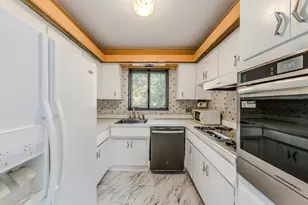 2531 W Howard St, Chicago, IL 60645 - Photo 6