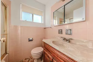 2531 W Howard St, Chicago, IL 60645 - Photo 20