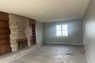 107 N 3rd St, Irvington, IL 62848 - Photo 4