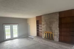 107 N 3rd St, Irvington, IL 62848 - Photo 2