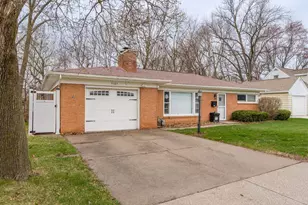3103 15th Street A, Moline, IL 61265 - Photo 2