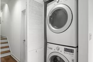 832 W Erie St, Chicago, IL 60642 - Photo 8