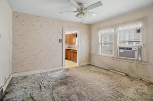 127 S Princeton Ave, Villa Park, IL 60181 - Photo 6