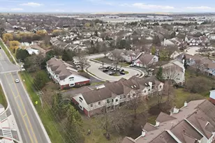 221 Norfolk Ct, Roselle, IL 60172 - Photo 12