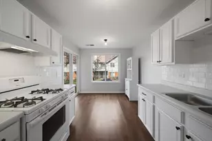 221 Norfolk Ct, Roselle, IL 60172 - Photo 6