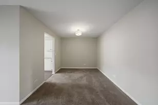 221 Norfolk Ct, Roselle, IL 60172 - Photo 4