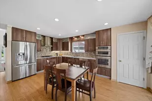 2552 Whitehall Ln, Naperville, IL 60564 - Photo 8