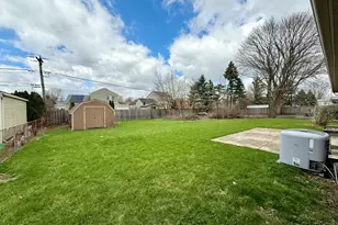 1320 N Elmwood Dr, Aurora, IL 60506 - Photo 12