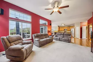 224 Cross Creek Ln, Lindenhurst, IL 60046 - Photo 4