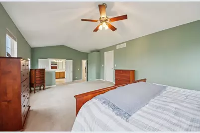 224 Cross Creek Lane, Lindenhurst, IL 60046 - Photo 18