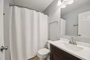 224 Cross Creek Ln, Lindenhurst, IL 60046 - Photo 24