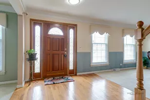 620 W Peregrine Dr, Palatine, IL 60067 - Photo 2