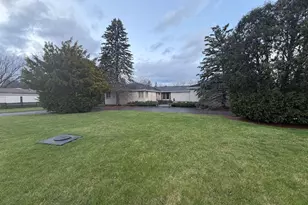 23185 N Indian Creek Rd, Lincolnshire, IL 60069 - Photo 1