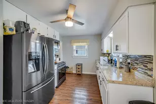 1205 N Prairie Ave, Joliet, IL 60435 - Photo 6